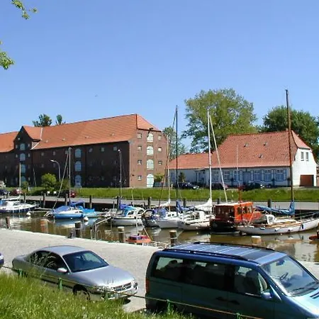 Idyllisches Reethaus Apartament Tönning